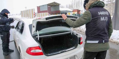 Muş’ta narkotik denetimlerinde uyuşturucu madde ele geçirildi