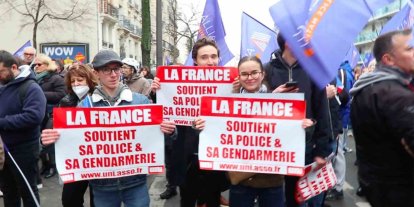 Fransa’da binlerce kişiden polise destek ve kaynak yetersizliğine dikkat çekmek için yürüyüş