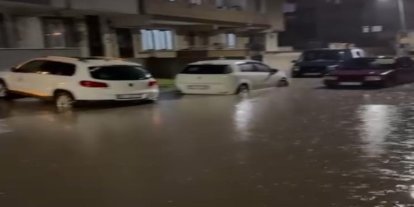 İnegöl’de sağanak hayatı felç etti