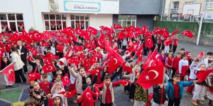 Samsun’da 253 bin öğrenci "Bayrak Sevgisi" temasıyla ders başı yaptı