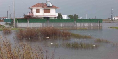 Balıkesir’de yazlıklar su altında kaldı