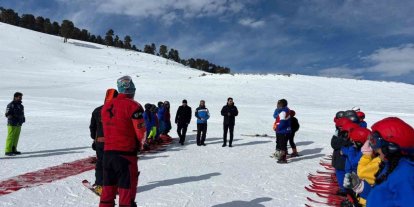 Susuz Kaymakamı Tutal’dan geleceğin kayakçılarına moral ziyareti