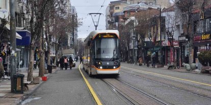 Eskişehir’de kar serpmeye başladı