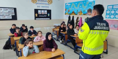 Jandarmadan öğrenci ve öğretmenlere trafik eğitimi