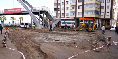 Giresun Belediye Başkanı Fuat Köse, meydan düzenleme çalışmalarını inceledi