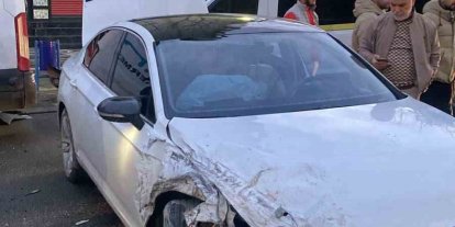 Batman’da minibüs ile otomobil çarpıştı: 1 yaralı
