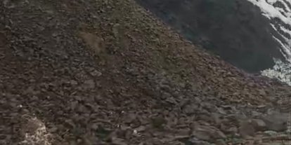 Sason’da kar ve yağmur sonrası heyelan: Köy minibüsü yolda mahsur kaldı