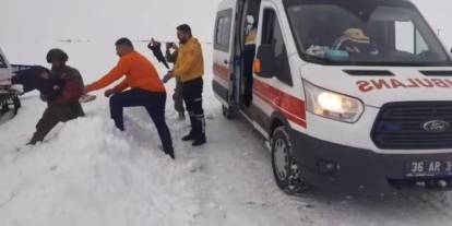 Kars'ta Kar Engelini Mehmetçik Aştı