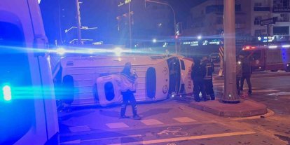 Hasta taşıyan ambulansla otomobil çarpıştı: 4 yaralı