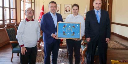 Bilecik’te özel ihtiyaçlı bireyler Vali Sözer’le bir araya geldi