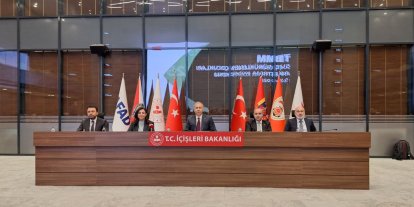 İçişleri Bakanı Yerlikaya, Suça Sürüklenen Çocuklara İlişkin Araştırma Komisyonu üyeleriyle bir araya geldi