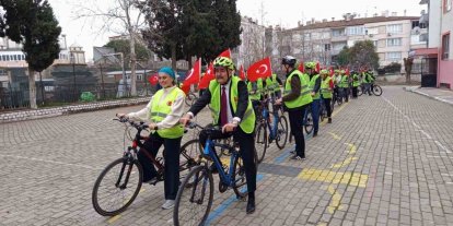 Bayrak için pedal çevirdiler