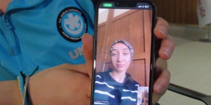 Depremde kurtardığı genç kızla abla-kardeş oldu