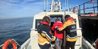 Balıkçı teknesinde rahatsızlanan vatandaşa Sahil Güvenlikten tıbbi tahliye