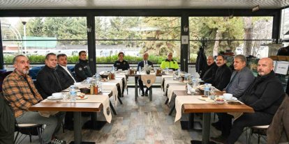 Eskişehir Emniyet Müdürü Tolga Yılmaz emekli personelle bir araya geldi