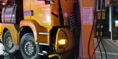 Aydın’da vinç akaryakıt istasyonuna daldı