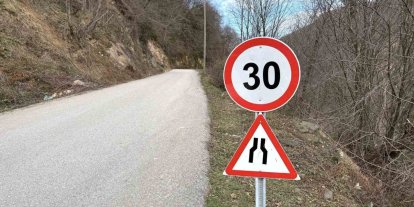 Düzce’de trafik levhaları yenileniyor