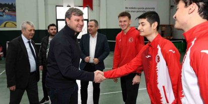Ertuğrul Sağlam’dan genç sporculara ilham veren ziyaret