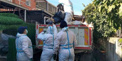 Aydın’da iki çöp evden 13 kamyon çöp çıktı