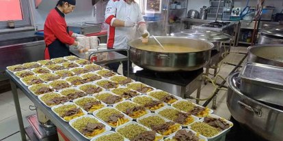 Araban’da 6 Şubat depremlerinde hayatını kaybedenler için 450 aileye et döner dağıtıldı