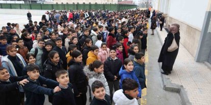 Depremde hayatını kaybedenler Elazığ’daki okullarda anıldı