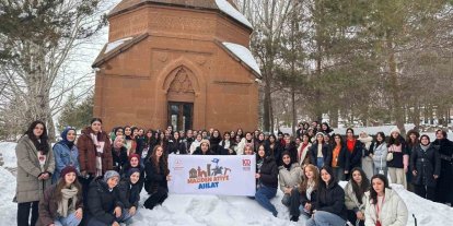 Silopi Atatürk Lisesi Yeşilay gönüllüleri Ahlat’taki gençlik kampında buluştu
