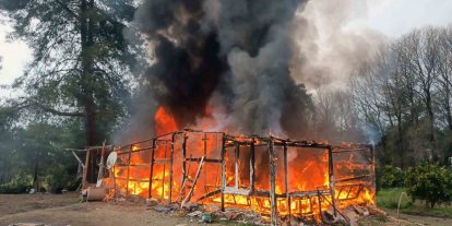 Hasır ev alevlere teslim oldu