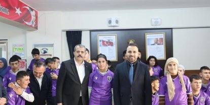 Vezirköprü’de özel öğrencilere Samsunspor forması sürprizi