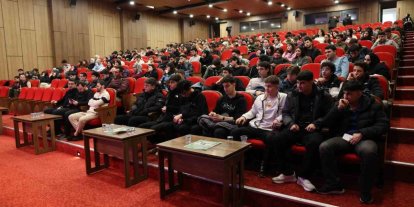 Bağcılar’da iş arayanlar ile iş verenler "Kariyer Buluşmaları"nda bir araya geldi