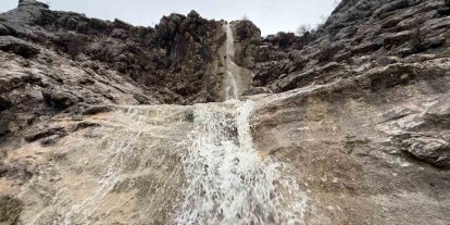 Diyarbakır’da kar ve yağmurun ardından şelale yeniden akmaya başladı