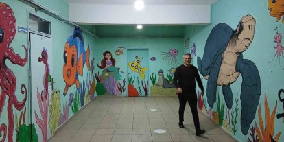 Besni’de öğretmenler okulu sanat galerisine dönüştürdü