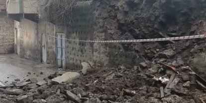 Siverek’te duvar çöktü: 2 çocuk saniyelerle kurtuldu