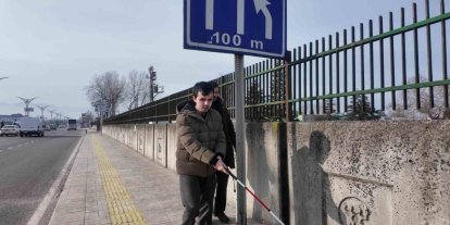 Görme engellilerin şehirdeki zorlu mücadelesi saniye saniye görüntülendi