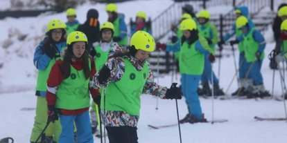 Hayatında ilk kez Uludağ’a çıktılar: "1000 Çocuk Kayak" projesiyle yüzlerce öğrenci karla buluştu