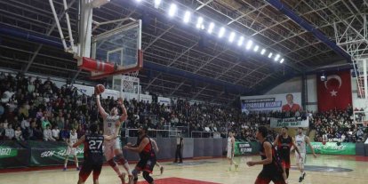 Sakarya Büyükşehir Basketbol liderliğini sürdürdü