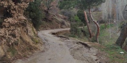 Bozuk yol yağışların ardından çileye döndü