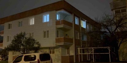 Telefonla yüksel sesle konuşma kavgasında ablasını bıçaklayıp balkondan atladı