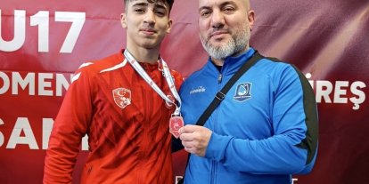 Yerlikaya’dan madalyasını alan genç güreşçi Manisa’ya gurur yaşattı