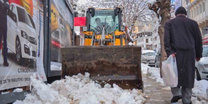 Bin 200 personel ve 400 araç sahada karla mücadele yapıyor