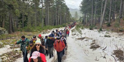 Beyşehir’de karda doğa yürüyüşü coşkusu