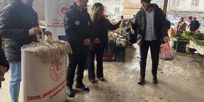 Bayburt halk pazarında sıfır atık bilgilendirmesi yapıldı