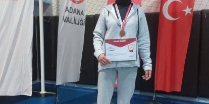 Özalplı öğrenci bilek güreşinde Türkiye üçüncüsü oldu