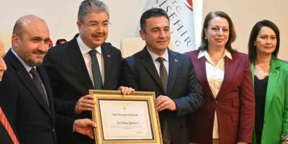 Vali Dr. Erdinç Yılmaz’a ’Sivrihisar Fahri Hemşehrilik Beratı’ takdim edildi