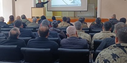 Kemaliye’de muhtarlar çığ tehlikesine karşı bilgilendirildi