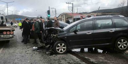 Denizli’de üç aracın karıştığı kazada 1 kişi ağır yaralandı