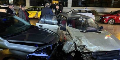 İki otomobilin çarpıştığı kazada 1 kişi yaralandı