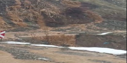 Derecik-Şemdinli kara yolunda heyelan