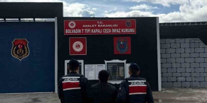 Hırsızlık suçundan aranan şahsı jandarma yakaladı