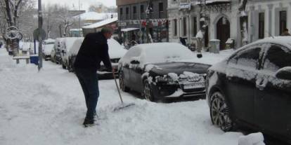 Kars'ta kar ve tipi geçit vermiyor: 52 köy yolu ulaşıma kapandı