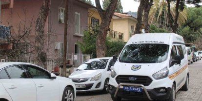 Bıçaklanarak öldürülen yaşlı çiftin evinde incelemeler sürüyor